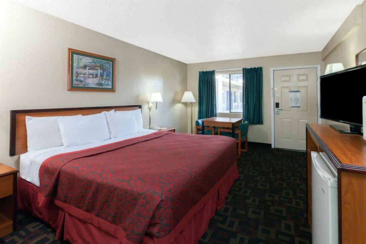 Days Inn Oklahoma City West Exterior photo